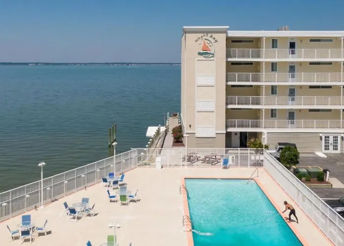 Ocean Bayfront Balcony, Stunning Views, Perfect For Relaxation