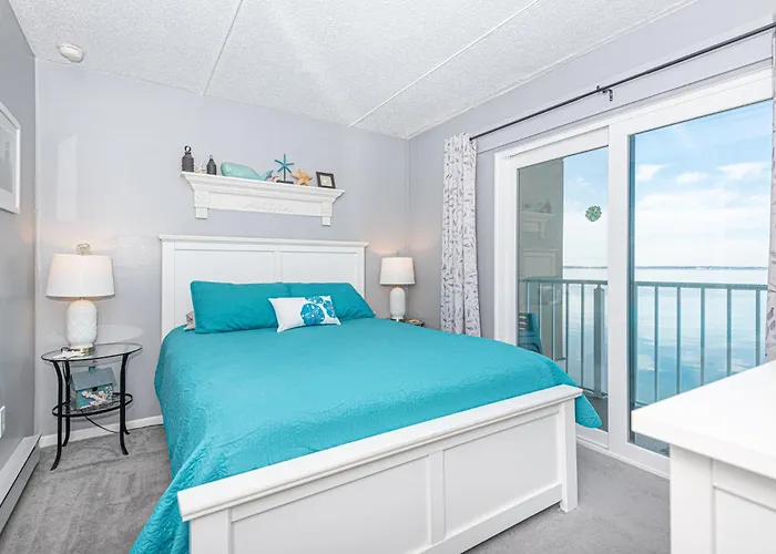 Ocean Bayfront Balcony, Stunning Views, Perfect For Relaxation *