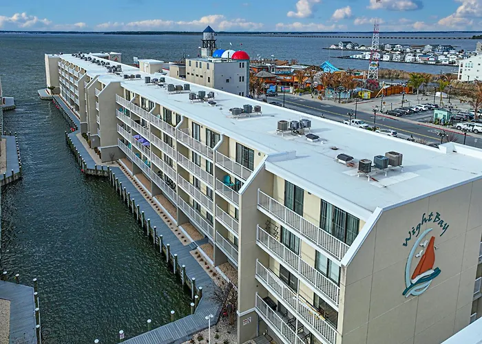 Ocean Bayfront Balcony, Stunning Views, Perfect For Relaxation *